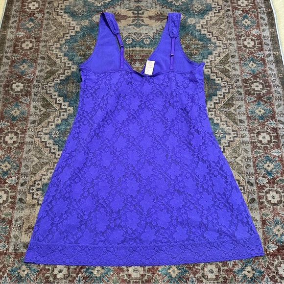 Y2K Purple lace cami dress with adjustable straps
Semi sheer size XL - Picture 7 of 7